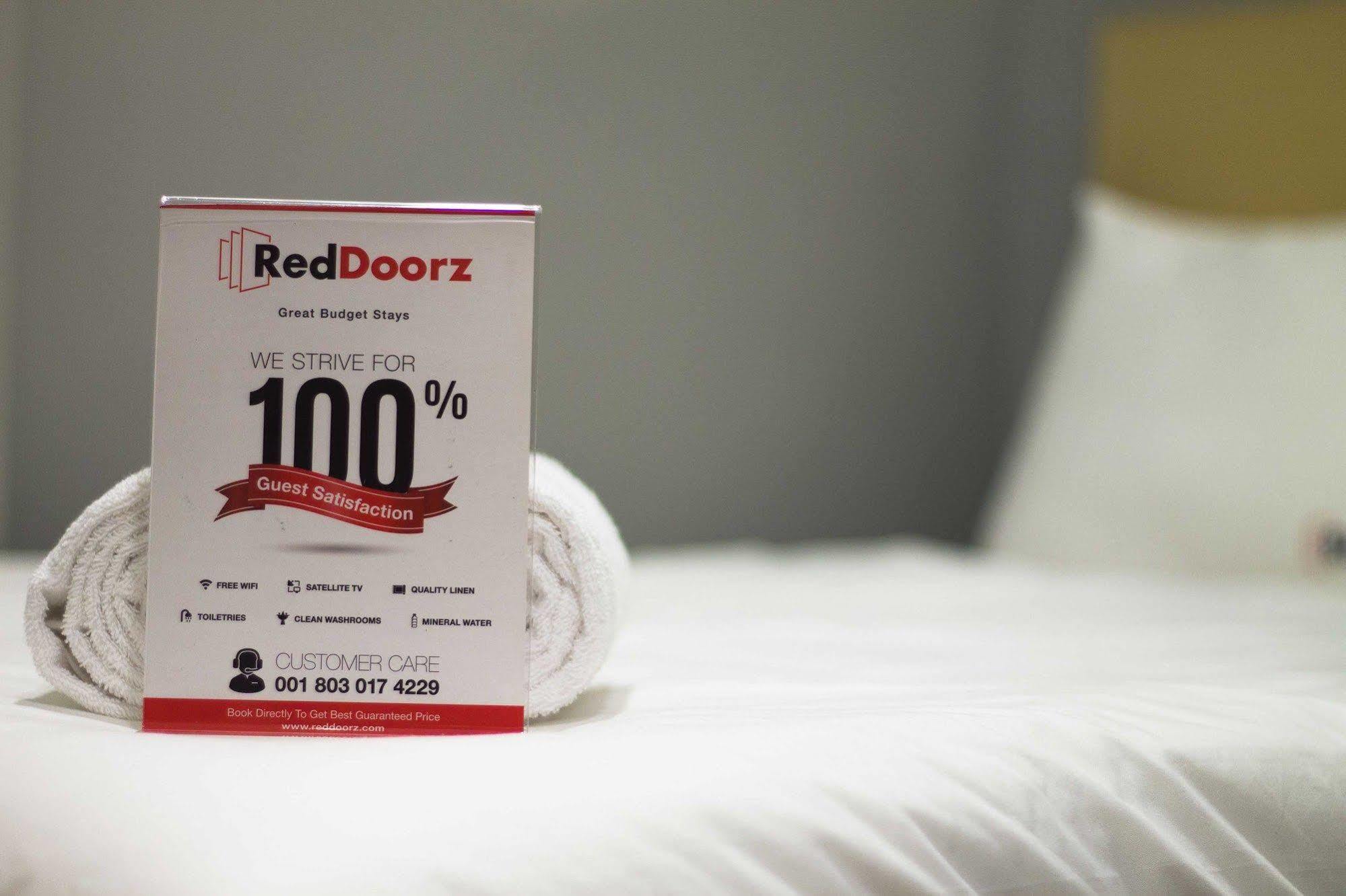 Reddoorz Apartment @ Green Pramuka ジャカルタ エクステリア 写真